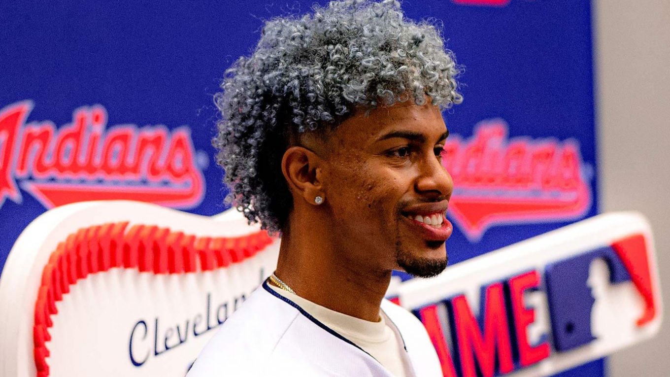 What kind of hairstyle does Francisco Lindor have (pictures for